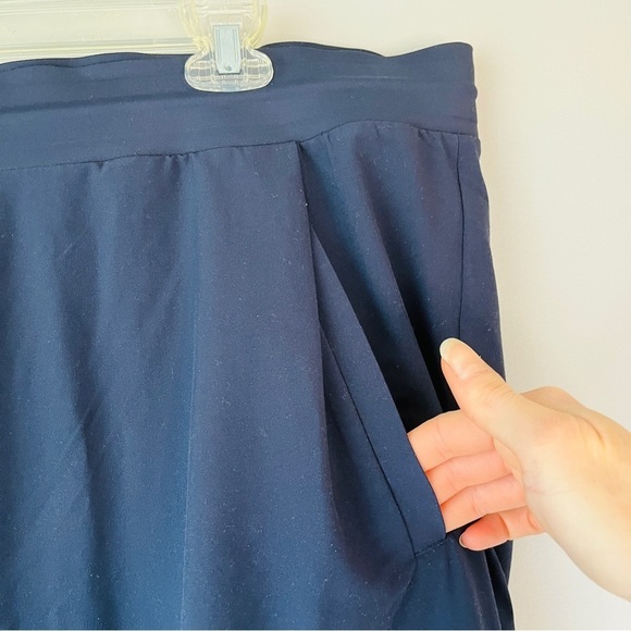 Athleta Plus Size Venture Pant in Navy - Picture 12 of 14